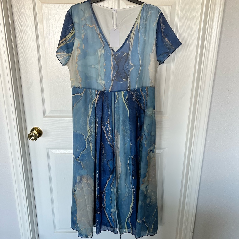Brand new Lovely Dress with short sleeves